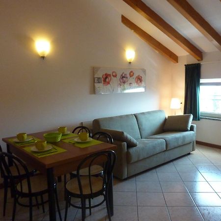 גראבדונה Residence Riva Del Lario מראה חיצוני תמונה