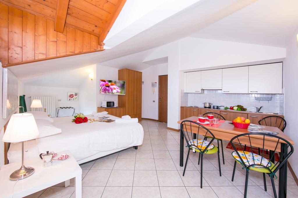 גראבדונה Residence Riva Del Lario מראה חיצוני תמונה