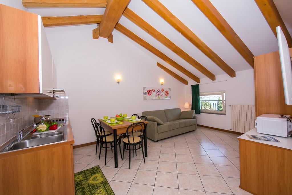 גראבדונה Residence Riva Del Lario מראה חיצוני תמונה