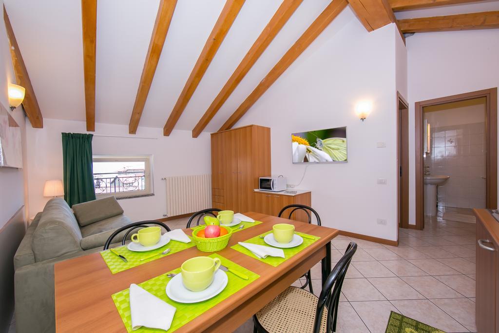 גראבדונה Residence Riva Del Lario מראה חיצוני תמונה