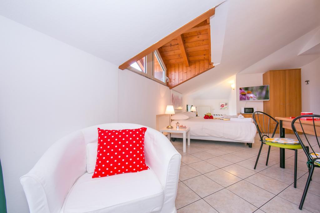 גראבדונה Residence Riva Del Lario מראה חיצוני תמונה