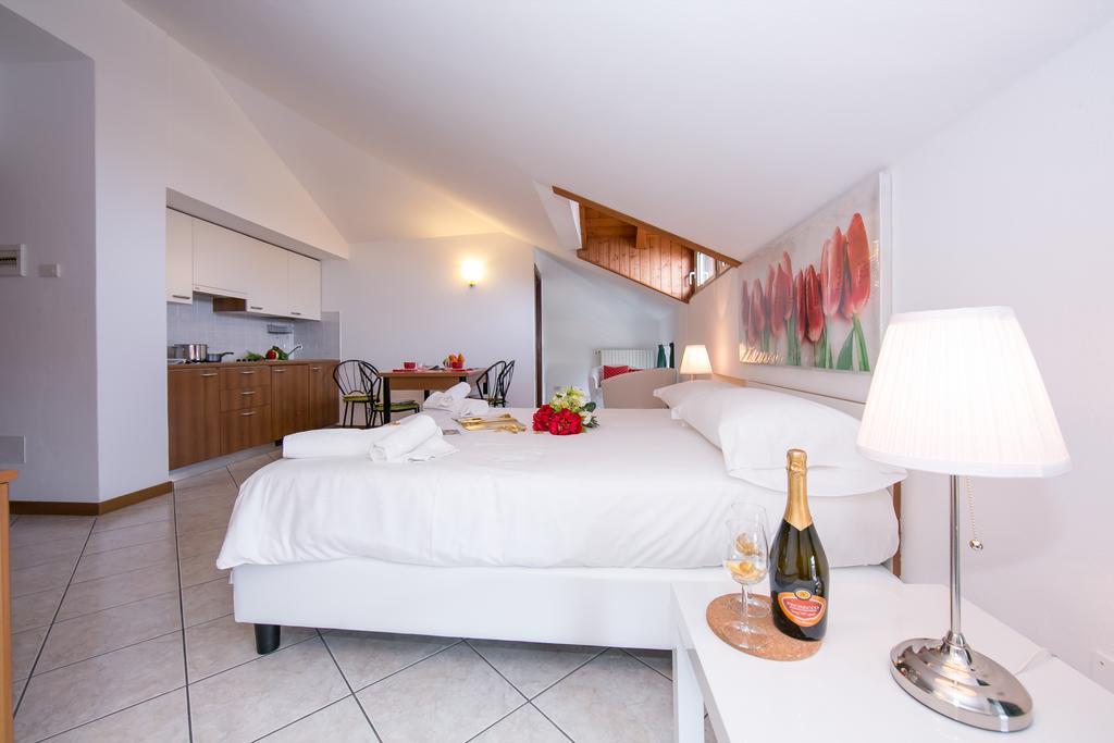 גראבדונה Residence Riva Del Lario מראה חיצוני תמונה